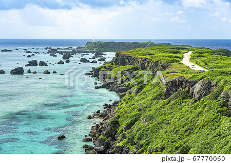 沖縄県宮古島　夏の東平安名崎 67770060