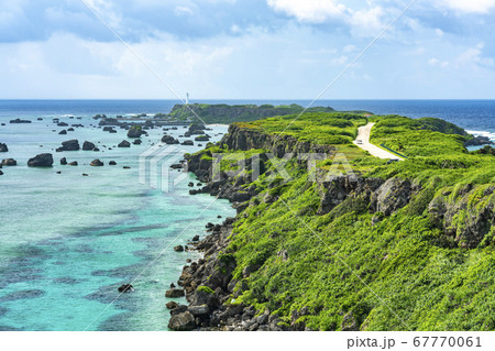沖縄県宮古島　夏の東平安名崎 67770061