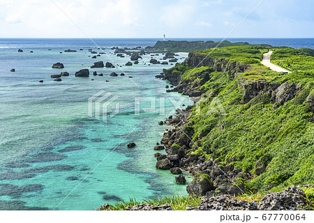 沖縄県宮古島　夏の東平安名崎 67770064