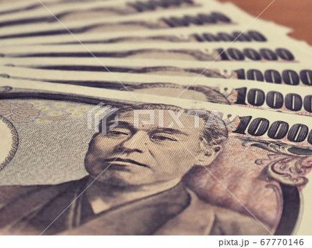 一万円札アップ 67770146