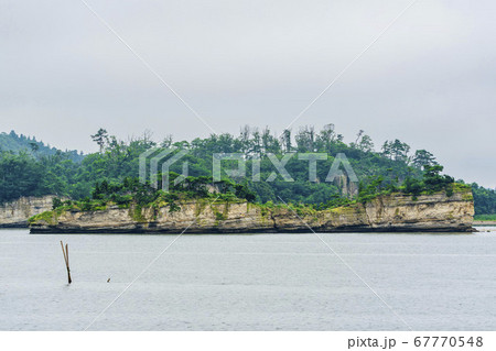 日本三景松島の風景 松島湾に浮かぶ島 宮城県 日本三景松島の風景 松島湾に浮かぶ島 宮城県 67770548