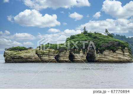 日本三景松島 鐘島(金島) 宮城県塩釜市 日本三景松島 鐘島(金島) 宮城県塩釜市 67770894