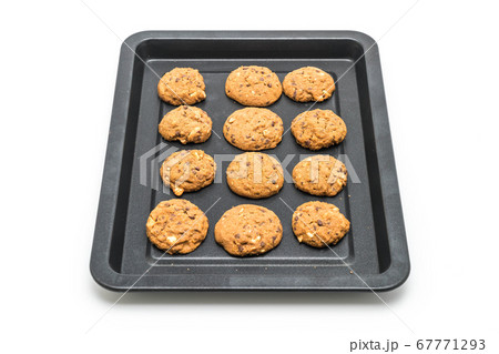 chocolate chips and cashew nut cookies 67771293