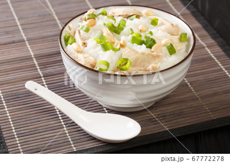 Slow cooked ginger rice porridge with chicken, 67772278