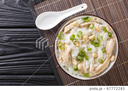 Slow cooked ginger rice porridge with chicken, 67772283