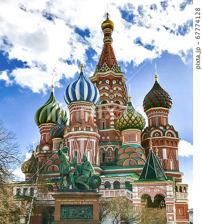 ロシア 聖ワシリイ大聖堂（赤の広場） 67774128