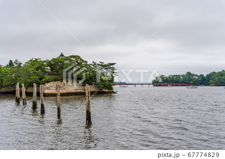 日本三景松島の風景 瑞巌寺五大堂と福浦橋 宮城県松島町 日本三景松島の風景 瑞巌寺五大堂と福浦橋 宮城県松島町 67774829
