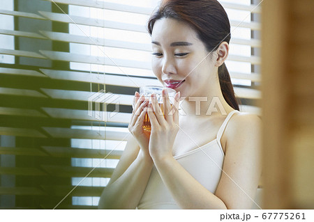 ティータイム 女性 女 67775261