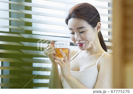 ティータイム 女性 女 67775270