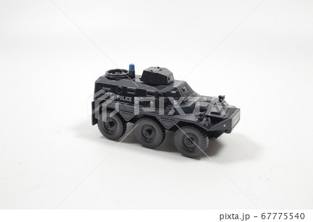 Scale police car model with figure at the white 67775540