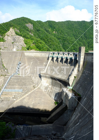 岩手県西和賀町の湯田ダムの風景 岩手県西和賀町の湯田ダムの風景 67776705
