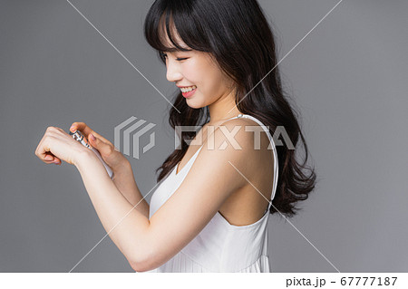 女性 女 女の子 67777187