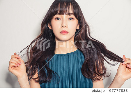 女性 女 女の子 67777888