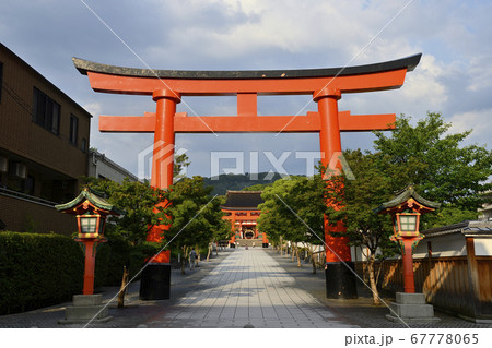 伏見稲荷大社の鳥居 67778065