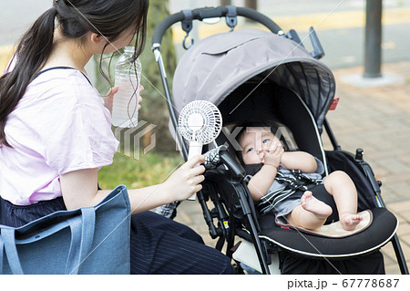 モバイルファン　ママと赤ちゃん 67778687