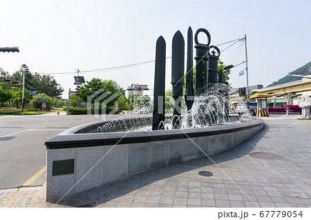 Statuary of  the legenday Korean weapons in the fountain on the footpath in Gimehae, South Gyeongsang province, South Korea. 67779054