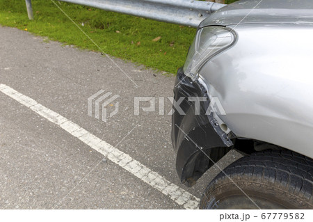 Front of light gray color car with pick up have Front of light gray color car with pick up have 67779582