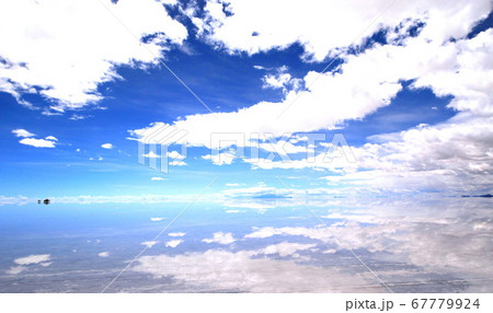 ウユニ塩湖  67779924