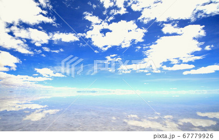 ウユニ塩湖  67779926