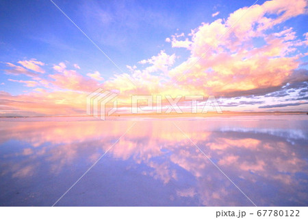 ウユニ塩湖  67780122