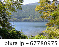 箱根の湖 67780975