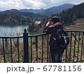 写真を撮る人 67781156