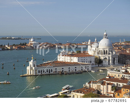 イタリア・ベネチア サンマルコの鐘楼見晴台からの眺望 サルーテ・大運河 67782691