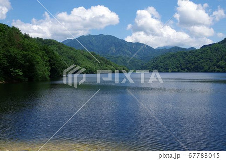 新発田市・内の倉ダムからの焼峰山 67783045