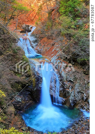 【山梨県】紅葉の七ツ釜五段の滝（西沢渓谷） 67783087
