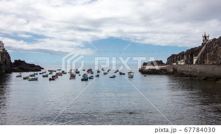 Fisher boats on the sea horizon camara de lobos madeira Fisher boats on the sea horizon camara de lobos madeira 67784030