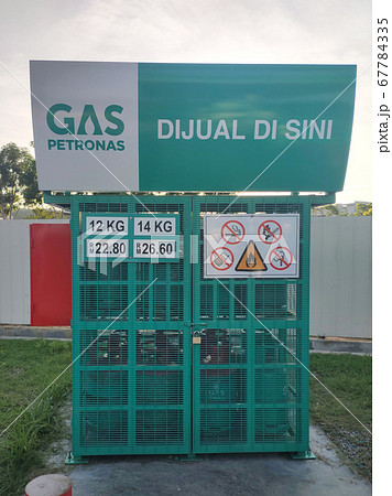 Petronas petrol station during the daytime. Customers come to visit this petrol station to refuel, buy groceries or use the facilities provided. Petronas petrol station during the daytime. Customers come to visit this petrol station to refuel, buy groceries or use the facilities provided. 67784335