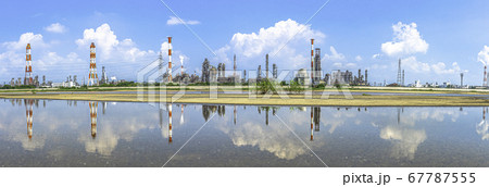 【パノラマ】四日市コンビナート 磯津海岸から望む塩浜エリアの工場風景のリフレクション 【パノラマ】四日市コンビナート 磯津海岸から望む塩浜エリアの工場風景のリフレクション 67787555