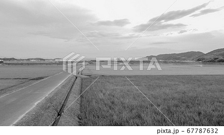 【セピア】田舎の風景 空から見る農道-三重 【セピア】田舎の風景 空から見る農道-三重 67787632
