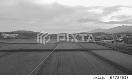 【セピア】田舎の風景 空から見る農道-三重 【セピア】田舎の風景 空から見る農道-三重 67787633