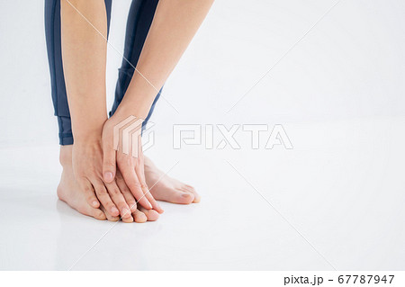 スポーツウェアを着た女性 67787947