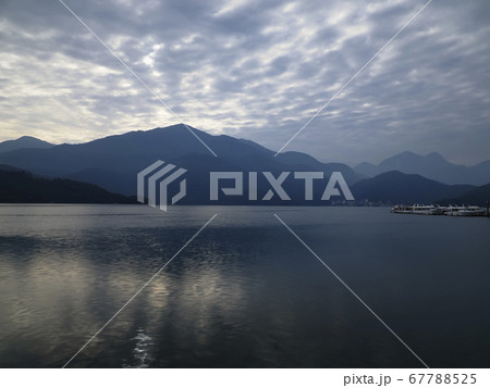 台湾日月潭 朝霧碼頭からの景観 Zhaowu Pier, Sun Moon Lake, Taiwan 台湾日月潭 朝霧碼頭からの景観 Zhaowu Pier, Sun Moon Lake, Taiwan 67788525