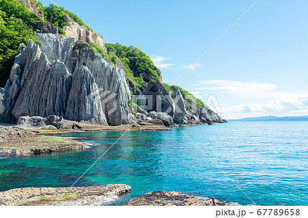 【青森県下北半島佐井村】 一ツ仏:仏ヶ浦は緑色凝灰岩がつくる大小さまざまな奇岩が集まり極楽浄土の景観 67789658
