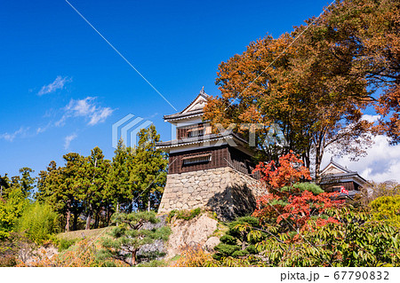 《長野県》上田城址公園　南櫓　秋の紅葉 67790832