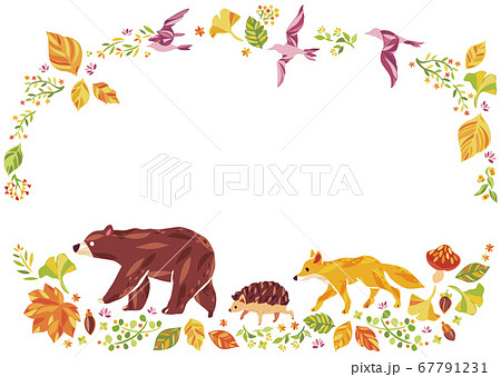 秋の紅葉や落ち葉や動物のイラストフレームのイラスト素材