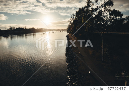 オーストラリア　クイーンズランド州　バンダバーグの川「Burnett River」と朝日のコラボ 67792437