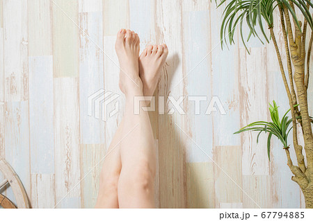 水着を着た女性 水着を着た女性 67794885