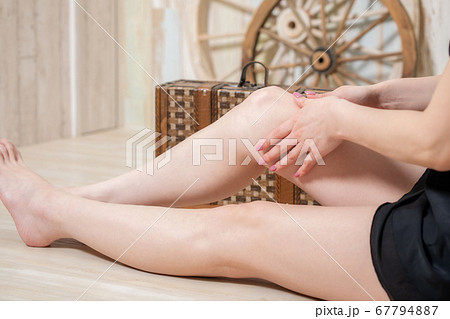 水着を着た女性 67794887