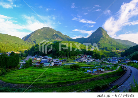 鎧岳と兜岳の朝（奈良県宇陀郡曽爾村） 67794938