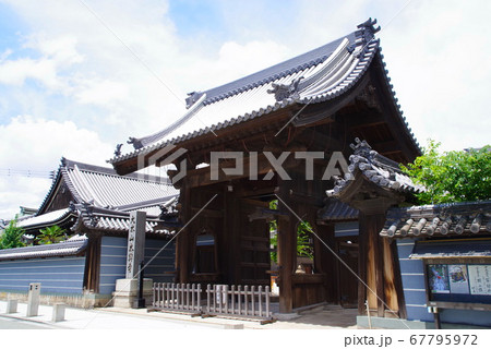 城下町の風情を残す尼崎寺町の本興寺 67795972