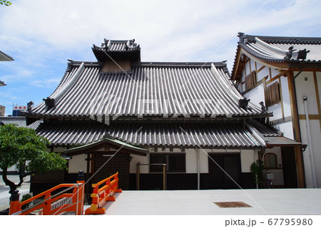 城下町の風情を残す尼崎寺町の本興寺 67795980