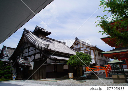 城下町の風情を残す尼崎寺町の本興寺 67795983