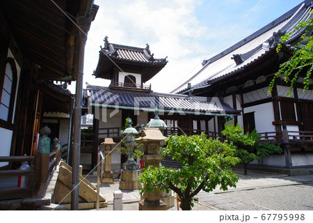 城下町の風情を残す尼崎寺町の本興寺 67795998