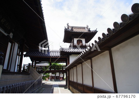 城下町の風情を残す尼崎寺町の本興寺 67796170