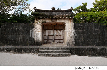 首里城園比屋武御嶽石門 67796969