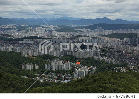 山 都市 都会 67799641